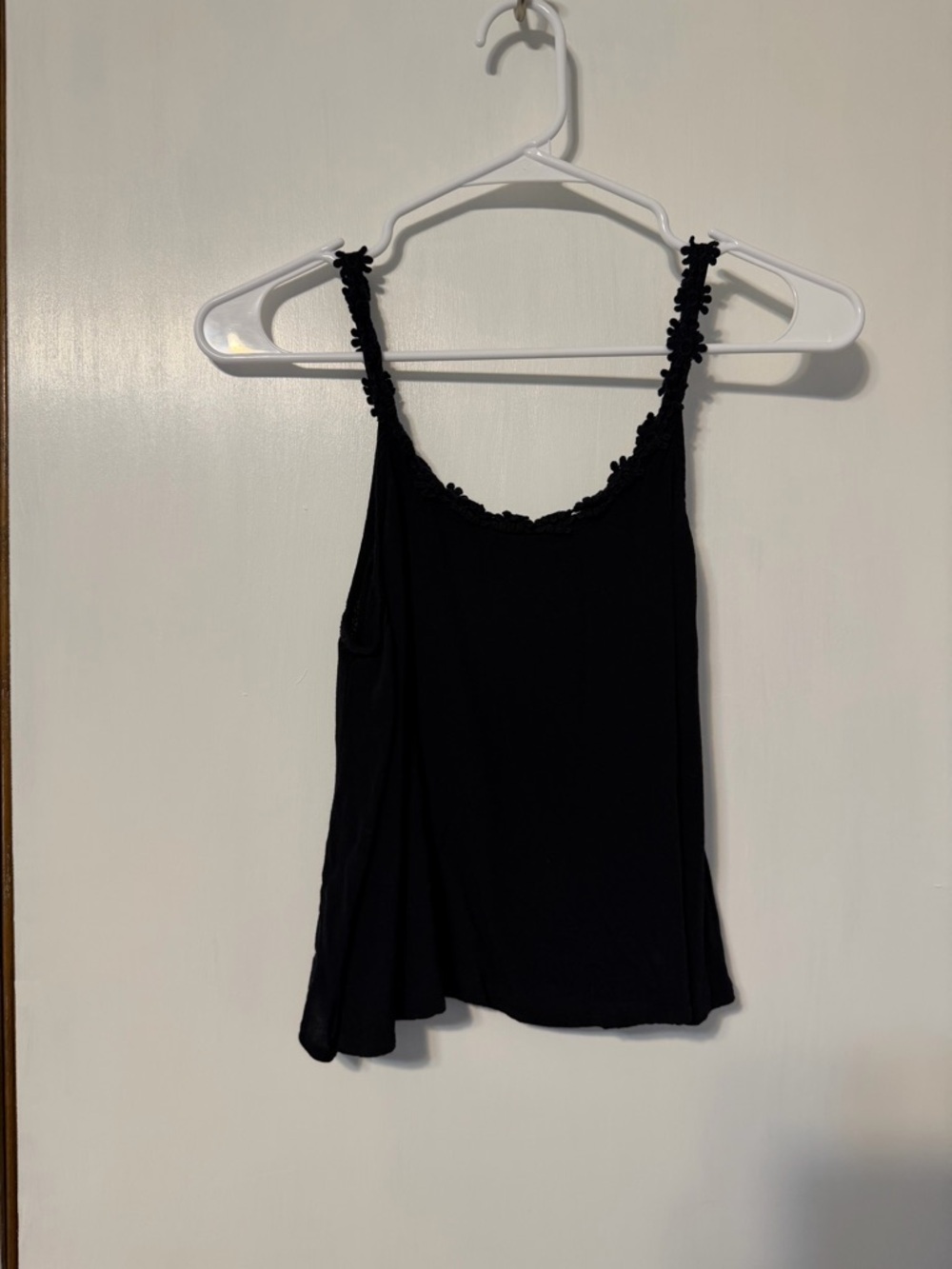 Forever 21 Black Floral-Edge Cami